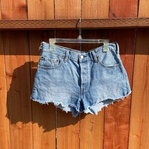 LEVI’S 501 Red label Distressed Frayed Cut Off Denim Jean Shorts